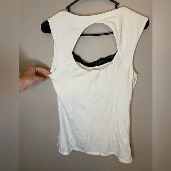 Express ivory and lace top - Picture 2 of 4